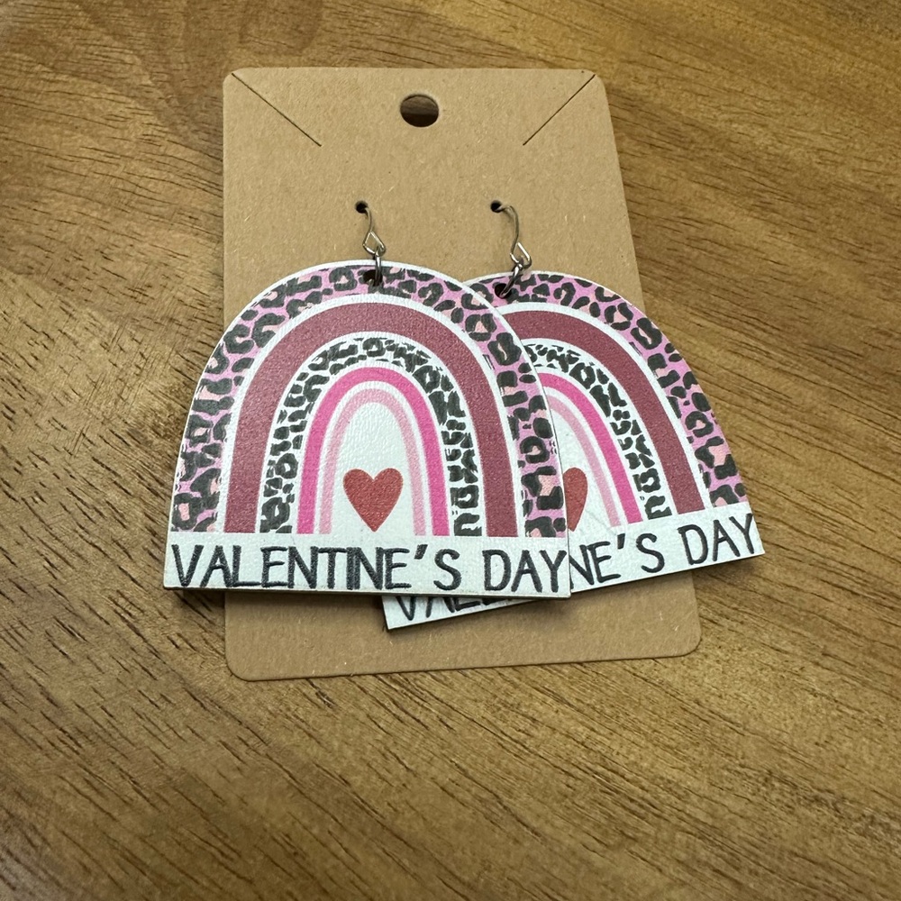 5/$10 Valentine's Day Pink and White Earrings‎